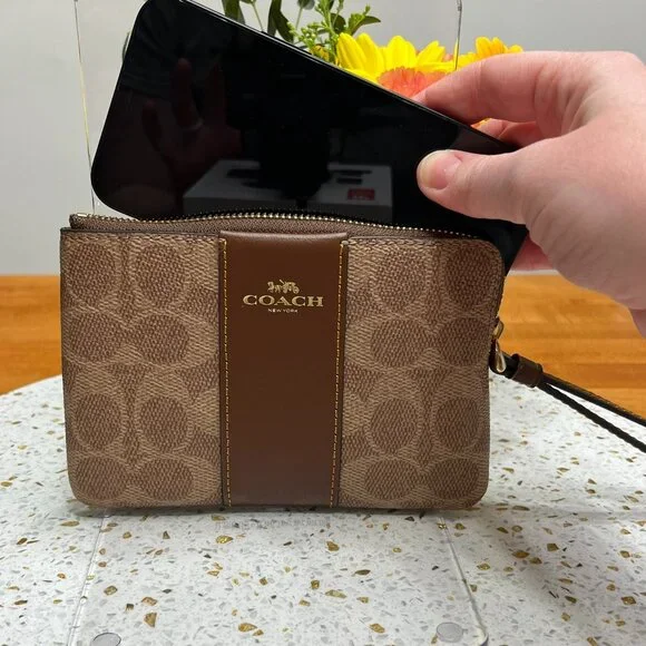 NWT Coach Brown Wristlet Bag - Picture 5 of 8